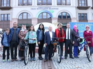 Ordu Büyükşehir Belediyesi, Teog Başarısını Bisikletle Ödüllendirdi