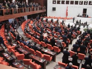 Cumhurbaşkanı Erdoğan, Meclis Genel Kurulu’na Geldiğinde Bazı Milletvekilleri Ayağa Kalkmadı
