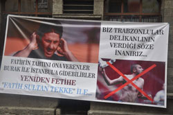 Trabzon'da Tepki de Sevgi de Pankarta Yazılır!