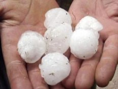 Yaz ayında Rize'ye dolu yağdı
