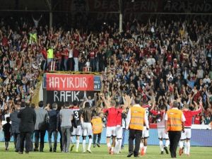 İsmail Kartal İle Taraftar Arasındaki Buzlar Eridi