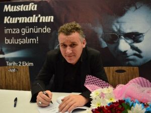 Kurmalı, Kitabını Esas 67 Avm’de Hayranları İçin İmzaladı