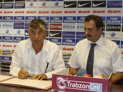 Giray Bulak Trabzonspor'a imza attı