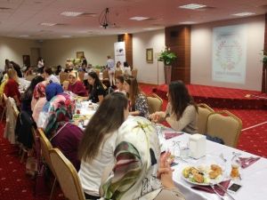 Anne Adayları Anne Sütünün Önemini Uzmanlarından Dinledi