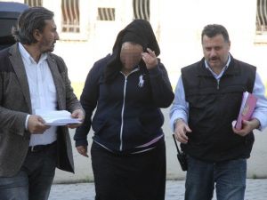 Bıçakla Yaralanan Genci Bayan Arkadaşı Bıçaklamış