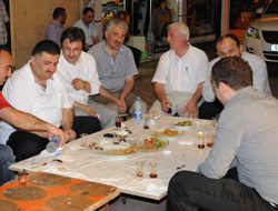 Karal  İftarda Esnafla Buluştu