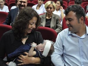 380 Gramlık Azra Yaşama Sımsıkı Tutundu