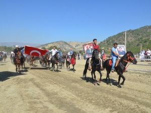 Şehit Astsubay’ın Anısını Yaşatmak İçin At Yarışı Düzenlendi