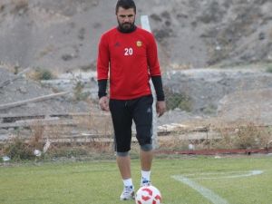 Osman Fırat, Yeşil Sahalara Döneceği Günü Sabırsızlıkla Bekliyor