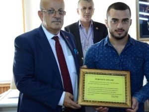 Dünya Şampiyonu Uslu’ya Teşekkür Beratı