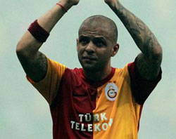 Melo 1 yıl daha Galatasaray'da