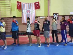 Demir Yumruklar Ringleri Sarsmaya Hazırlanıyor