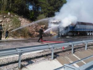 Kastamonu’da Seyir Halindeki Tır Yandı