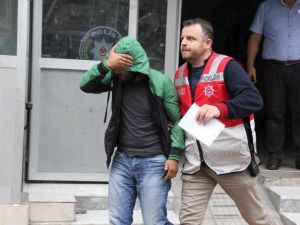 2 Ton İnşaat Demirini İş Makinesi İle Çaldılar