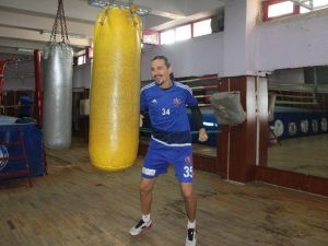 Karabükspor’da Kalecilere Boks Eğitimi