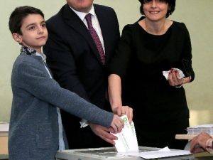 Gürcistan Başbakanı Kvirikashvili Oyunu Kullandı