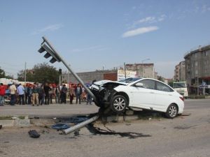 Otomobil İle Motosiklet Çarpıştı: 2 Yaralı