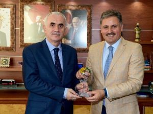 Ak Parti Genel Başkan Yardımcısı Kaya’dan Büyükşehir Belediyesi’ne Ziyaret