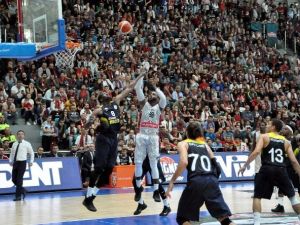 Uşak Son Şampiyon Fenerbahçe’yi Devirdi