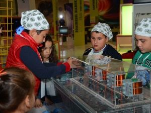 2 Bin Atık Pet Şişeden Araba Yaptılar