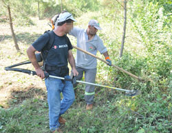 Kazara Arkadaşının Boynunu Kesti