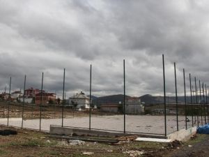 Kavak’ta Halı Saha Çalışmaları Hız Kazandı