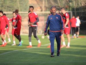 Kartal: "Milli Takımda Bazı Şeyler Tekrar Gözden Geçirilmeli"