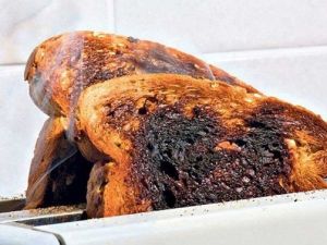 Doç. Dr. Oğuz Özyaral: "Yanık Yemek Kansere Davetiye Çıkarıyor"