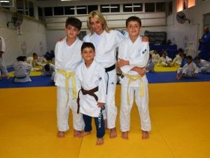 Onlar Aile Boyu Judocu