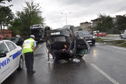 Otomobil takla attı 5 yaralı