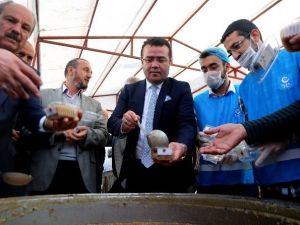 Taşçı Aşure Dağıttı