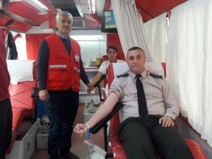 İlk Kan Bağışı Komutandan