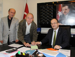 Tiryaki Ak Parti'ye İmza Attı