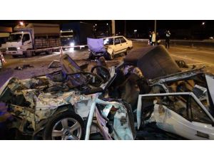 Kırmızı Işıkta Korkunç Kaza: 3 Ölü, 1 Yaralı