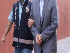 FETÖ’den gözaltına alınan emniyet müdürleri Trabzon’a getirildi