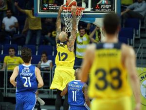 Fenerbahçe İlk Galibiyetini Aldı
