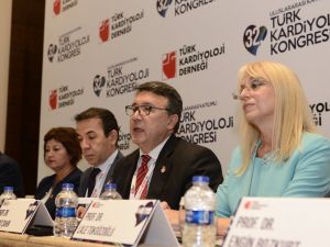 Uzmanlar Uyardı: Aşırı Mutluluk Da Kalbe Zararlı