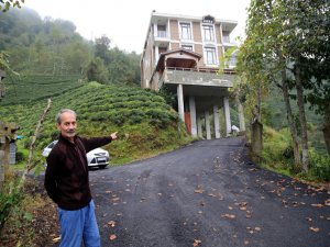 Rizeli 3 Katlı Binayı Yolun Üzerine Yaptı