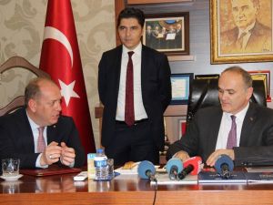 Bakan Özlü’den İş Adamlarına ’Pasaport’ Garantisi