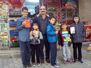 Kitap Okuyanlar Bu Bakkaldan İstediğini Ücretsiz Alıyor