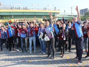 Trabzonsporlu Taraftarlar Merter’de Toplandı