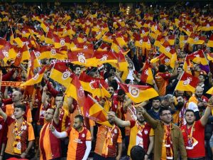 Arena’da Trabzonsporluları Kızdıran Tezahürat!