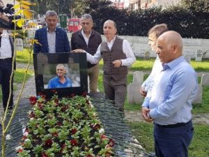 Başkan Muharrem Usta, Kadir Özcan’ın Mezarını Ziyaret Etti
