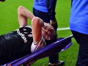 Beşiktaş’ta Şok: En Az 6 Ay Sahalardan Uzak Kalacak