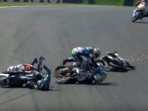 Moto Gp 3’te Kaza Üstüne Kaza