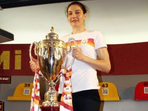 Nevriye Yılmaz Basketbolu Bıraktı