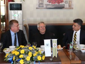 Konyaspor Yönetiminden Fenerbahçe Yönetimine Yemek