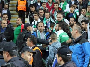 Konyaspor-fenerbahçe Maçında Tribün Karıştı