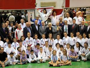 Kktc Spor Ambargosunu Tekvando İle Deldi