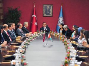 Bakan Yılmaz Filistinli Öğretmen Ve Öğrencileri Kabul Etti
